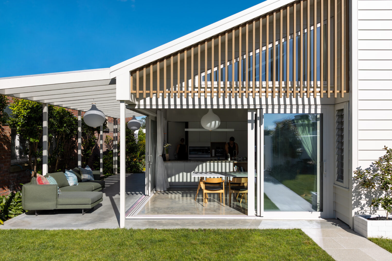 indoor/outdoor living with timber slat solar shading