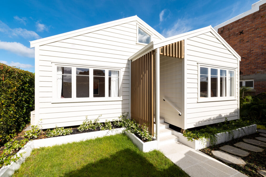 front elevation with front yard